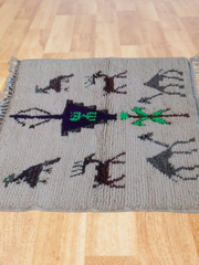 Load image into Gallery viewer, artistic rugs - Boucherouite rugs - Moroccan Rug - Home art Living Room Rug - Berber Style Rug - Genuine Lamb Wool - Black White Rug - AUALIRUG