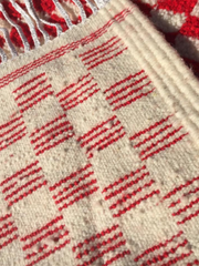 Load image into Gallery viewer, Traditional Moroccan Rug - Home art living room rug - Gorgeous Beni Ourain Carpet - Wool Rug - Shaggy Rug - Red and White Rug - Antique Rug - AUALIRUG