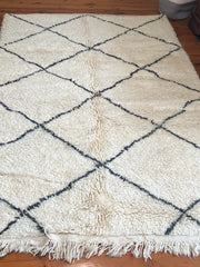 Load image into Gallery viewer, Beni Ourain Rug - Authentic Moroccan Carpet - Custom Beni Ourain Rug - Berber Rug - Large Moroccan Rug - White& Black Rug - Shaggy Rug