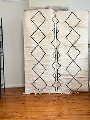 Load image into Gallery viewer, Modern Artwork - Berber Carpet - Shaggy Rug - Genuine Wool Rug - Living Room Rug - Chic Rug - Black and White Moroccan Rug - Hand woven rug