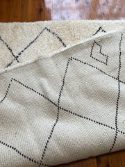 Load image into Gallery viewer, Gorgeous Beni Ourain Carpet - Black Hearts Moroccan Rug -Rug - Fluffy Moroccan Rug - Shag Area Rug for Nursery or Bedroom - Modern Artwork