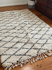 Load image into Gallery viewer, Baniourain Rug - Area Rug - Handmade Rug - Soft Rug - Black and white Rug - Authentic Rug - Wool rug - Hand woven rug - Shag Wool Berber rug