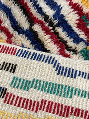 Load image into Gallery viewer, Fluffy Azilal Rug - Moroccan Beni Ourain Rug - Old Berber Rug - Carpet Handmade by Berber Women - Chic Rug - Hand Knotted Rug- Shuggy Rug