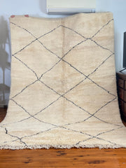 Load image into Gallery viewer, Custom Rug - Beni Ourain Rug - Moroccan Berber Rug - Floor Rug - Authentic Carpet - Genuine Lamb Wool - With and Black rug - Handmade Rug