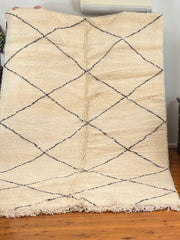 Load image into Gallery viewer, Beni ourain rug - Moroccan Berber rug - rug in Australia - soft rug - Wool rug - Hand woven rug - All wool Berber rug - Solid rug