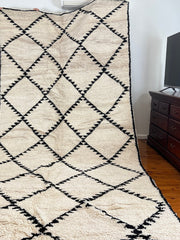 Load image into Gallery viewer, Old Rug - Longue Area Rug - Handmade Rug - soft Rug - Black and white Rug - Authentic Rug - Berber rug - Old rug - Floor rug