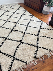 Load image into Gallery viewer, Old Rug - Longue Area Rug - Handmade Rug - soft Rug - Black and white Rug - Authentic Rug - Berber rug - Old rug - Floor rug