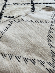 Load image into Gallery viewer, Old Rug - Longue Area Rug - Handmade Rug - soft Rug - Black and white Rug - Authentic Rug - Berber rug - Old rug - Floor rug