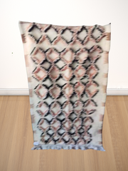 Load image into Gallery viewer, Amazigh Rug - Zigzag design - Moroccan Rug - Artistic rugs - Wool Rug - Bohemian Rug - White Rug - Antique Rug - Atlas Rug - Unique design - AUALIRUG
