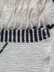 Load image into Gallery viewer, Traditional Moroccan Rugs for a Bohemian Vibe and woven wonders - AUALIRUG
