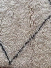 Load and play video in Gallery viewer, Beni Ourain Rug - Moroccan Berber Rug - All Wool Berber Rug - Custom Area Rug - Handmade Moroccan Rug - Genuine Lamb Wool - Black &amp; White
