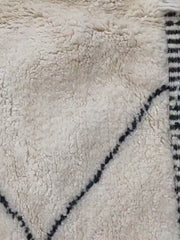 Load and play video in Gallery viewer, Antique Rug - Authentic Rug - Handmade Wool Rug - Oriental Design - Farmhouse Rug - Hand Knotted Rug- Black and White Carpet - Modern design
