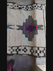 Load and play video in Gallery viewer, Home art living room rug - Berber rug - Handmade rug - Faded Rug - Shaggy Rug - Geometric Runner - Plain rug - Monochrome Deisgn Interior
