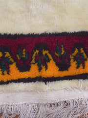 Load and play video in Gallery viewer, Carpet With Attractive design - Moroccan Beni Ourain Rug - Rug With modern design - Hand Woven Rug-  White Custom Rug - Colorful area rug
