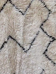 Load and play video in Gallery viewer, Moroccan Beni Ourain Rug - Eye Catching Rug- Bohemian rug - Flatweave Rug - Chic Rug - Black White Custom Rug - Floor Rug - Traditional Rug
