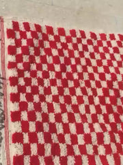 Load and play video in Gallery viewer, Traditional Moroccan Rug - Home art living room rug - Gorgeous Beni Ourain Carpet - Wool Rug - Shaggy Rug - Red and White Rug - Antique Rug
