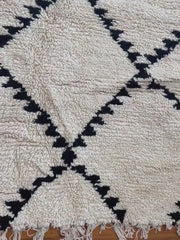 Load and play video in Gallery viewer, Old Rug - Longue Area Rug - Handmade Rug - soft Rug - Black and white Rug - Authentic Rug - Berber rug - Old rug - Floor rug
