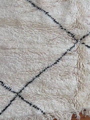 Load and play video in Gallery viewer, Rug in Australia - Baniourain rug - Moroccan Berber rug - Shaggy Rug - Chic Rug - Long Area Rug - Hallway Rug - Rug in Canada - Antique Rug
