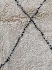 Load and play video in Gallery viewer, Moroccan Rug With Attractive design - Fluffy Azilal Rug - Patterned living room - Hand Knotted Rug- Black White Custom Size Rug - Floor Rug
