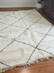 Load image into Gallery viewer, Beni Ourain Rug - Moroccan Berber Rug - All Wool Berber Rug - Oriental design - Handmade Moroccan Rug - Genuine Lamb Wool - Black &amp; White
