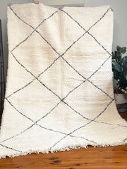 Load image into Gallery viewer, Beni Ourain Rug - Moroccan Berber Rug - All Wool Berber Rug - Oriental design - Handmade Moroccan Rug - Genuine Lamb Wool - Black &amp; White
