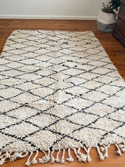 Load image into Gallery viewer, Baniourain Rug - Area Rug - Handmade Rug - Soft Rug - Black and white Rug - Authentic Rug - Wool rug - Hand woven rug - Shag Wool Berber rug
