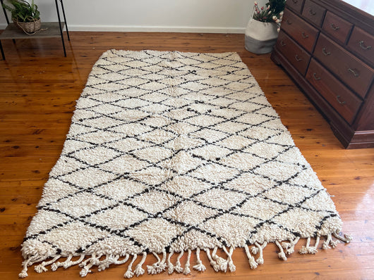 Baniourain Rug - Area Rug - Handmade Rug - Soft Rug - Black and white Rug - Authentic Rug - Wool rug - Hand woven rug - Shag Wool Berber rug