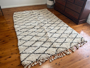 Baniourain Rug - Area Rug - Handmade Rug - Soft Rug - Black and white Rug - Authentic Rug - Wool rug - Hand woven rug - Shag Wool Berber rug