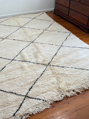 Load image into Gallery viewer, Rug in Australia - Baniourain rug - Moroccan Berber rug - Shaggy Rug - Chic Rug - Long Area Rug - Hallway Rug - Rug in Canada - Antique Rug
