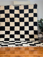 Load image into Gallery viewer, Gorgeous Beni Ourain Rug - Moroccan Rug - Berber Style Rug - White and Black rug - Handmade Rug - Checkered Rug - Winter Rug - Free Shipping
