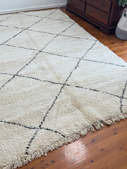 Load image into Gallery viewer, Traditional Moroccan Rug - Moroccan Rug - Black and White Rug - Peach Rug - Wool Carpet - Checkerboard Rug - Pakistani Rug Gift Rug
