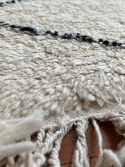 Load image into Gallery viewer, Beni ourain rug - Moroccan Berber rug - rug in Australia - soft rug - Wool rug - Hand woven rug - All wool Berber rug - Solid rug
