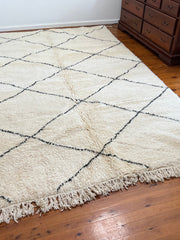 Load image into Gallery viewer, Beni ourain rug - Moroccan Berber rug - rug in Australia - soft rug - Wool rug - Hand woven rug - All wool Berber rug - Solid rug
