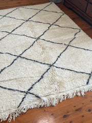 Load image into Gallery viewer, Beni Ourain Rug - Authentic Moroccan Carpet - Custom Beni Ourain Rug - Berber Rug - Large Moroccan Rug - White&amp; Black Rug - Shaggy Rug

