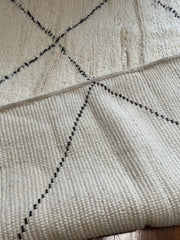Load image into Gallery viewer, Beni Ourain Rug - Moroccan Berber Rug - All Wool Berber Rug - Oriental design - Handmade Moroccan Rug - Genuine Lamb Wool - Black &amp; White
