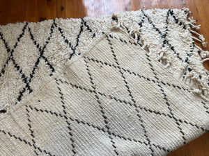 Baniourain Rug - Area Rug - Handmade Rug - Soft Rug - Black and white Rug - Authentic Rug - Wool rug - Hand woven rug - Shag Wool Berber rug