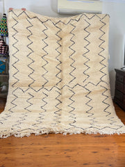 Load image into Gallery viewer, Moroccan Beni Ourain Rug - Eye Catching Rug- Bohemian rug - Flatweave Rug - Chic Rug - Black White Custom Rug - Floor Rug - Traditional Rug
