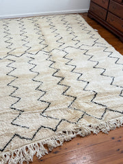 Load image into Gallery viewer, Moroccan Beni Ourain Rug - Eye Catching Rug- Bohemian rug - Flatweave Rug - Chic Rug - Black White Custom Rug - Floor Rug - Traditional Rug
