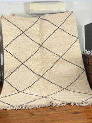 Load image into Gallery viewer, Beni Ourain Rug - Moroccan Rug - Old Berber Rug - Authentic Rug - Genuine Lamb Wool - Antique Berber Rug - Rug With attractive design
