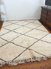 Load image into Gallery viewer, Beni Ourain Rug - Moroccan Rug - Old Berber Rug - Authentic Rug - Genuine Lamb Wool - Antique Berber Rug - Rug With attractive design
