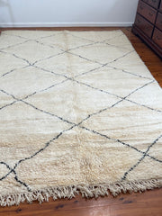 Load image into Gallery viewer, Custom Rug - Beni Ourain Rug - Moroccan Berber Rug - Floor Rug - Authentic Carpet - Genuine Lamb Wool - With and Black rug - Handmade Rug
