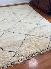 Load image into Gallery viewer, Custom Rug - Beni Ourain Rug - Moroccan Berber Rug - Floor Rug - Authentic Carpet - Genuine Lamb Wool - With and Black rug - Handmade Rug
