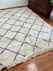 Load image into Gallery viewer, Moroccan Berber Rug - Custom Handmade Rug - Berber White And Black Carpet - Long Berber Carpet In Stock - Tribal Wool Rug
