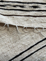 Load image into Gallery viewer, Hand Woven Blanket - Handmade Blanket - Moroccan Carpet With Attractive design - Carpet Handmade by Berber Women - Modern Rug - Antique Rug
