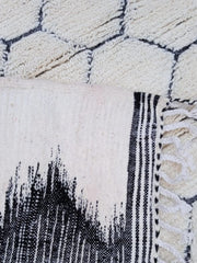 Load image into Gallery viewer, handmade wool rugs, rugs trends 2023, White rug Moroccan, White area rug
